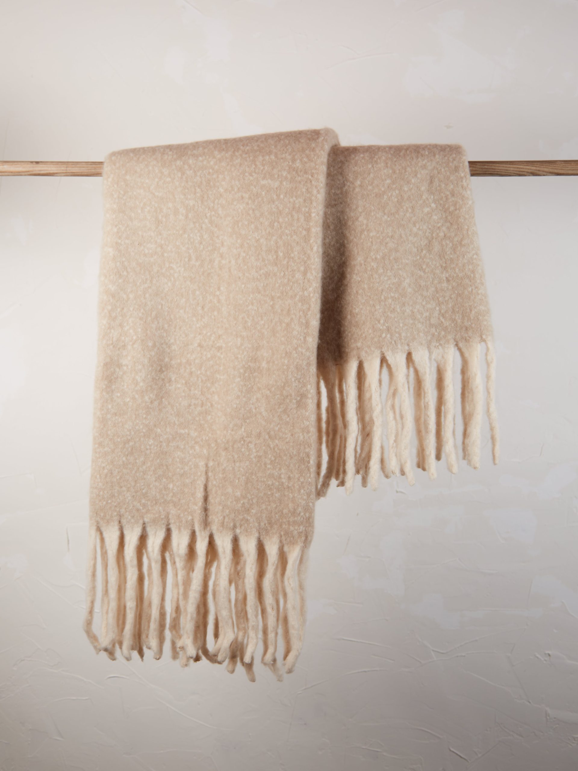 Isabel Recycled Fringed Throw – Natural